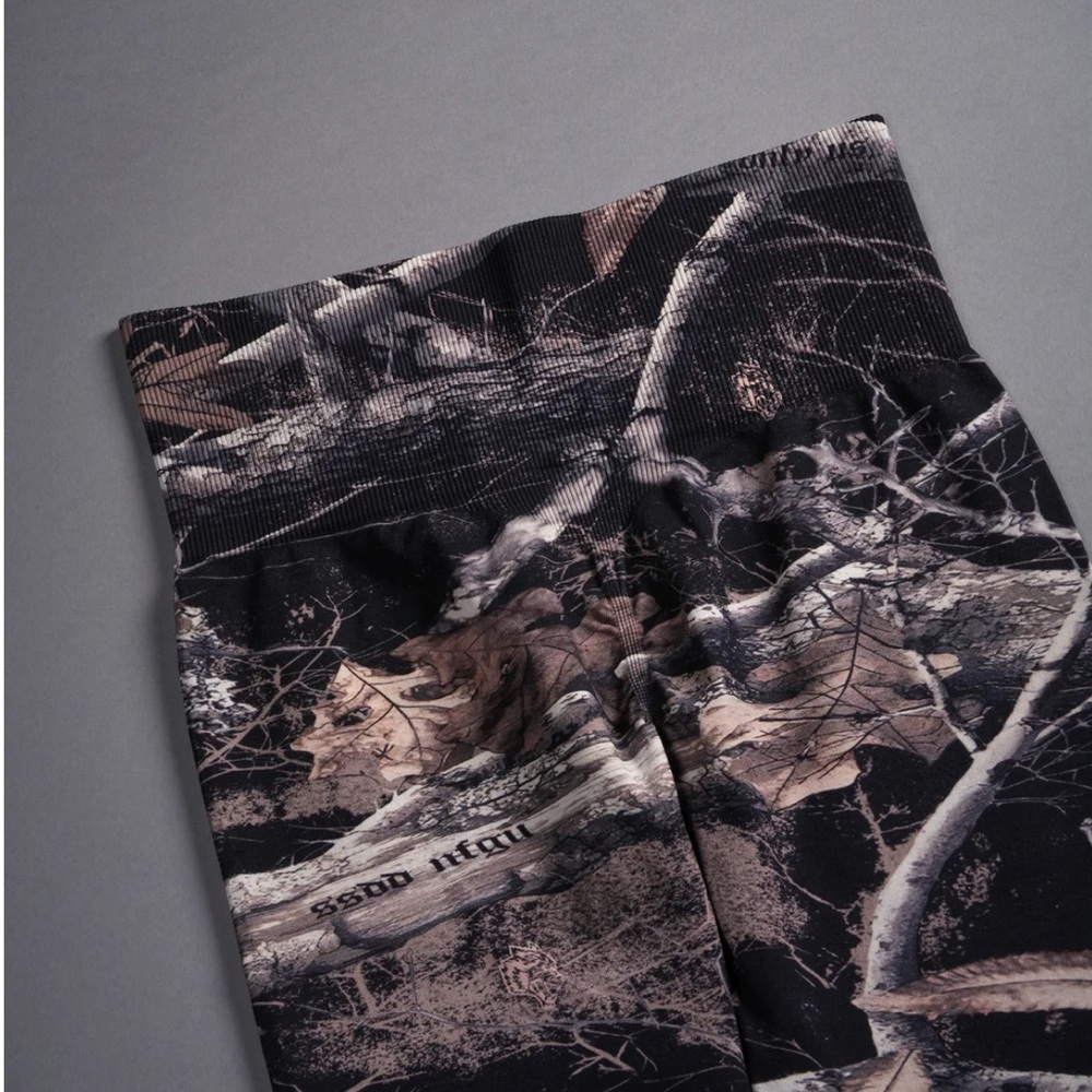 OUR PASSION "EVERSON SEAMLESS" SCRUNCH LEGGINGS IN DARC BROWN WOODLAND CAMO - Picture 10 of 12